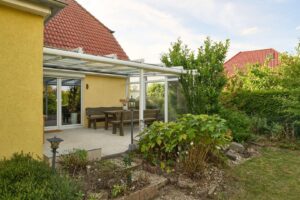 Blick auf die überdachte Terrasse